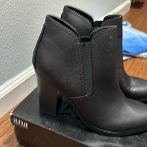 New size 11 Ana boots